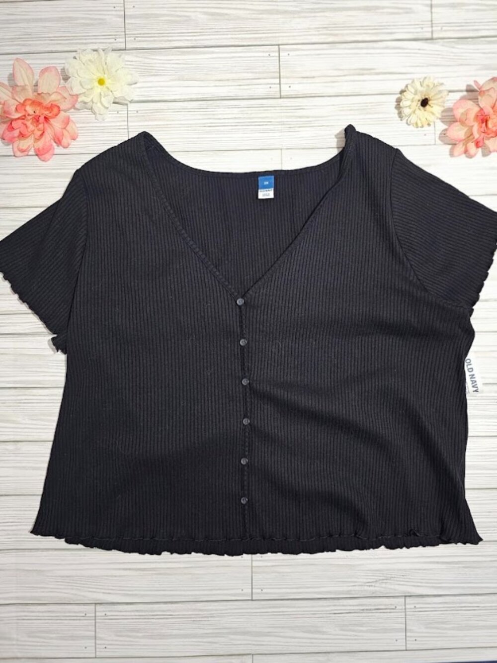 *NWT* Old Navy Black Ribbed Cropped Tee